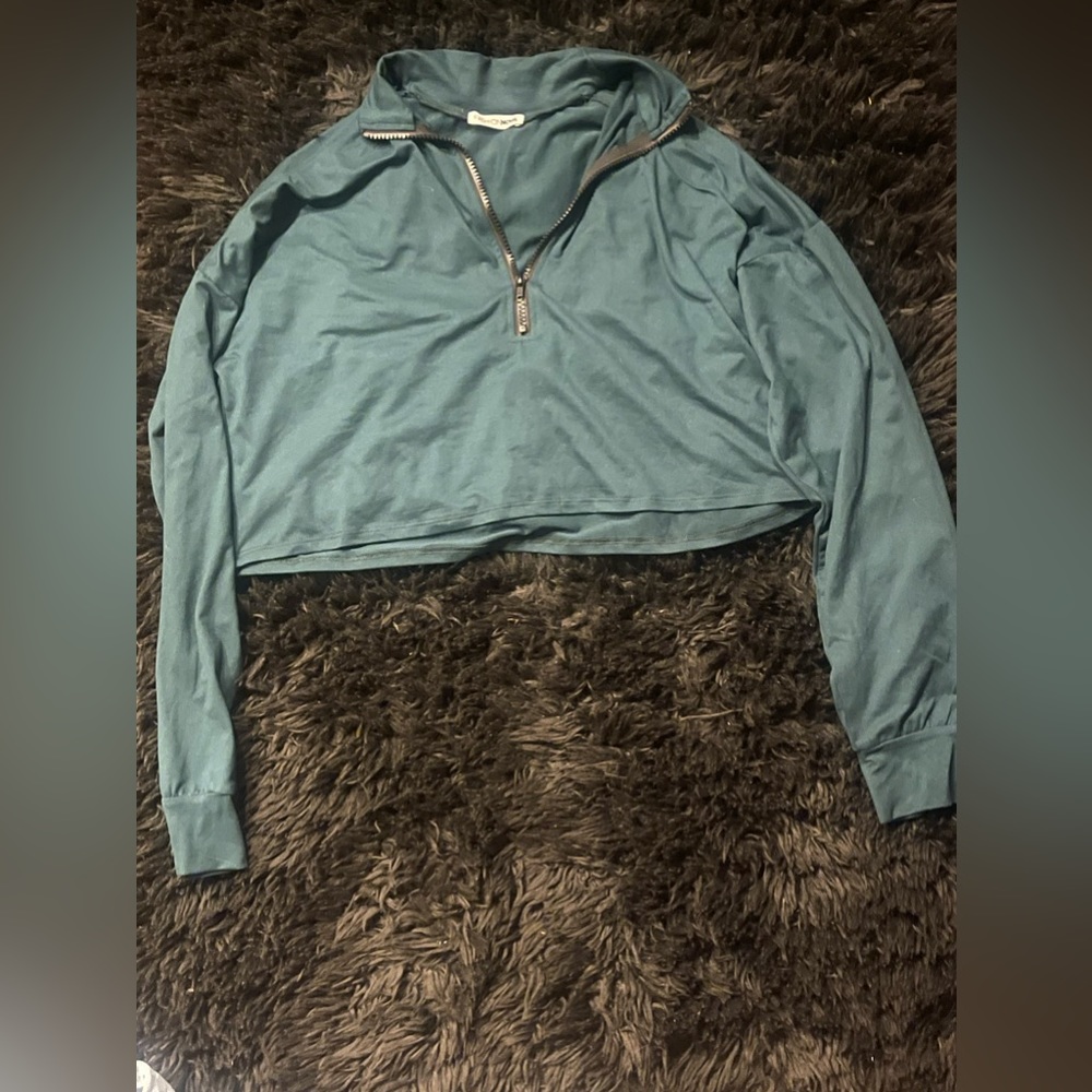 green cropped fashion nova top